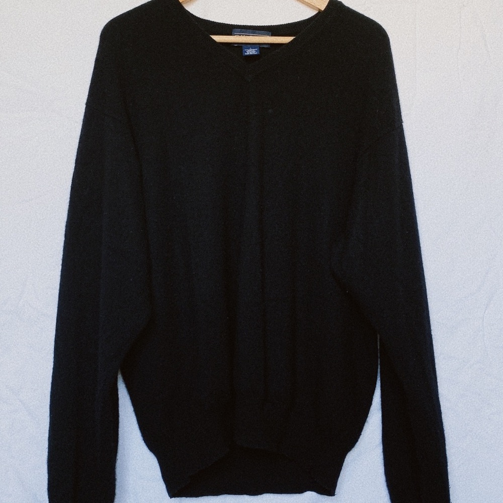 C.H. Classics Size L , Black, V-Neck, 100% Cashmere